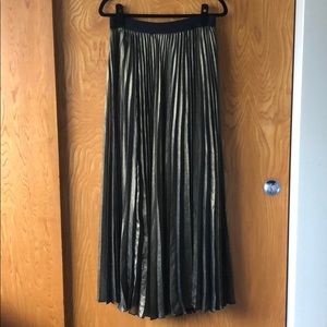 Gorgeous gold accordion pleated skirt